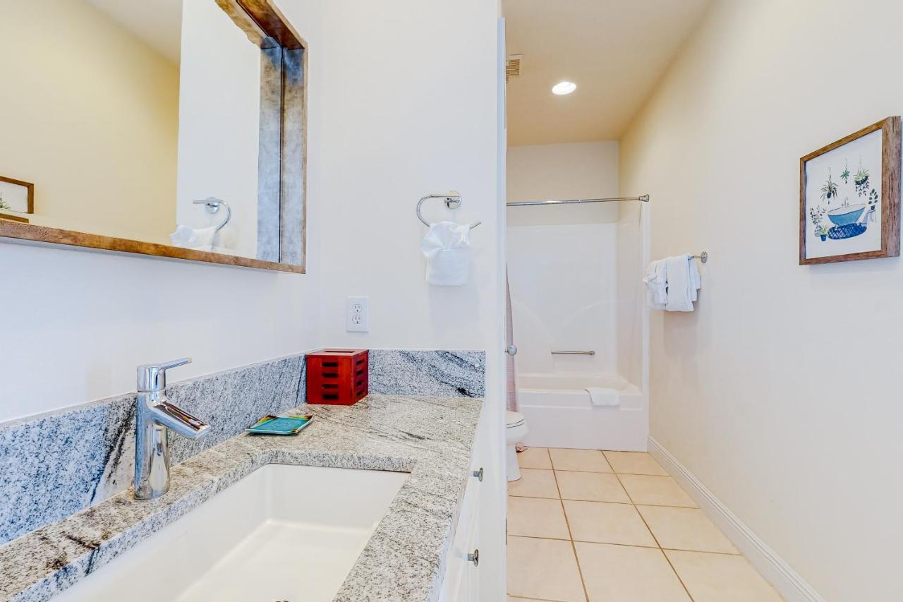 Bulldog Beach House Gulf Shores Bagian luar foto